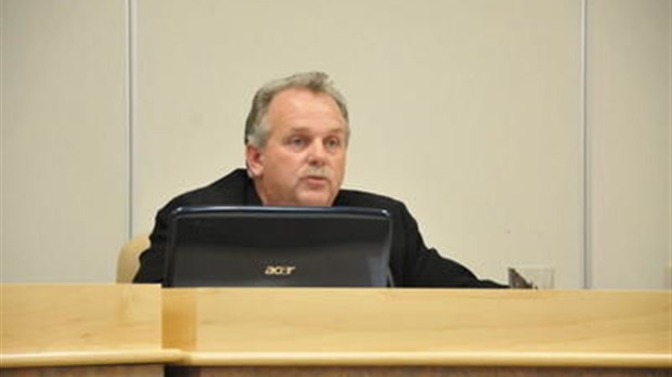 Sainte-Julienne: le maire avoue avoir contourné la loi