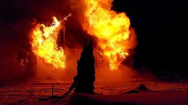 Un bâtiment agricole ravagé par les flammes