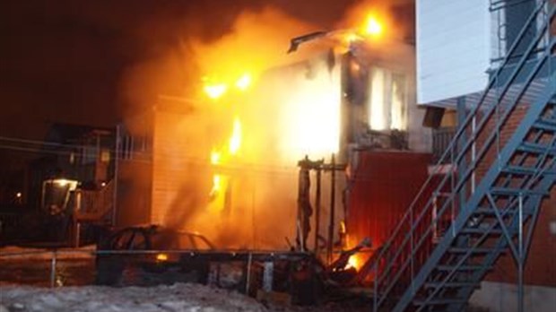 Un édifice rasé par les flammes à Joliette