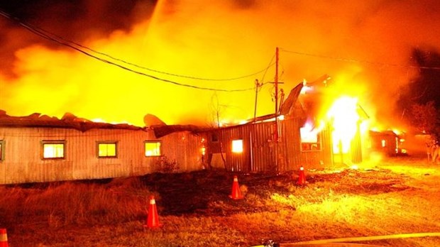 Après sa maison, ses granges incendiées