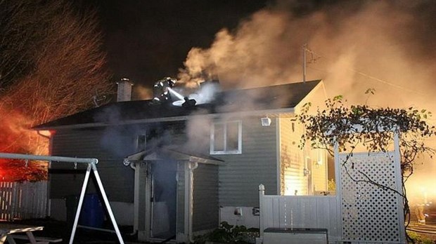 Un incendie jette une famille à la rue