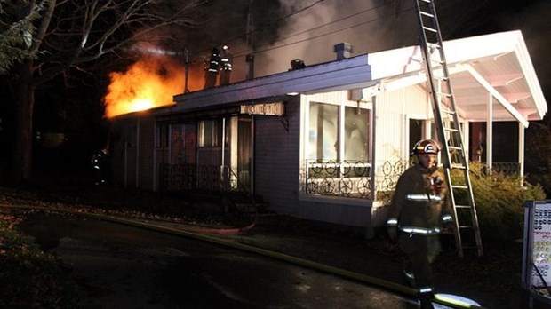 Une maison inhabitée rasée par les flammes