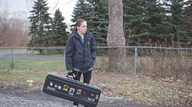 Un élève laissé au bord du chemin