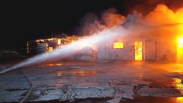 Un incendie détruit une bâtisse agricole