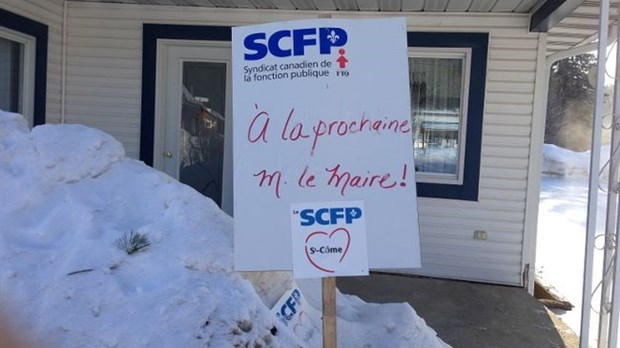 Des autocollants chez le maire de Saint-Côme