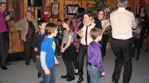 Vivez l’expérience de la danse traditionnelle avec la famille Dupuis