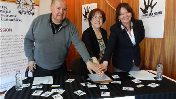 Francine Raynault rejoint les Atikamekw dans leur mouvement à Joliette