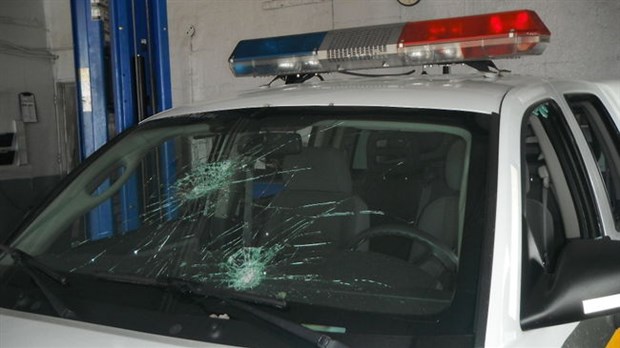 Méfaits sur un camion de la SQ