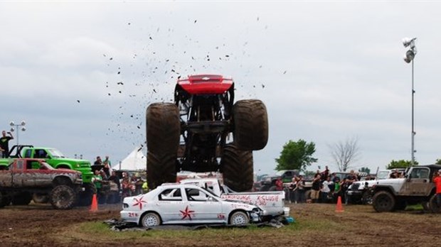 Festival Hors Route de Lanaudière Championnat Mud Drag et Monster Truck