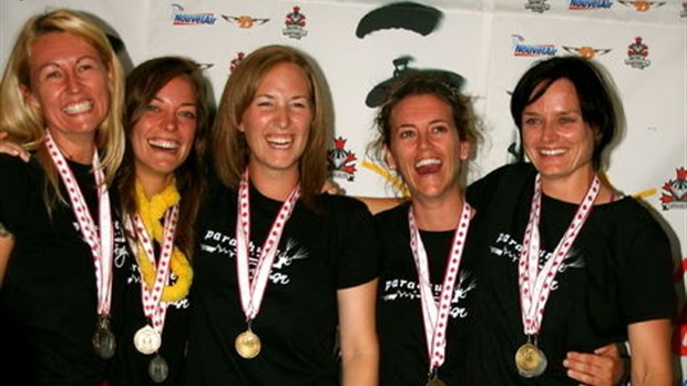 L’équipe Parachute Montréal Fuzion est championne canadienne