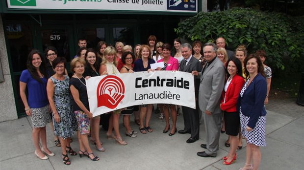La Caisse Desjardins de Joliette et ses employés remettent 7 000 $ à Centraide