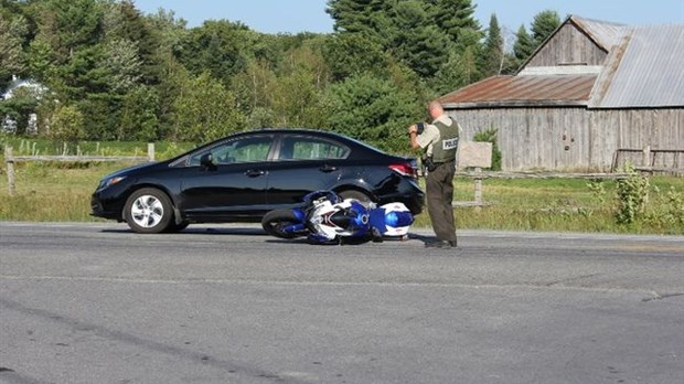 Un motocycliste périt dans une collision