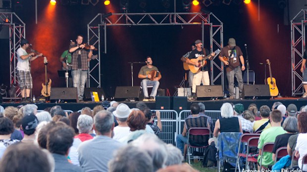 Le groupe Baqqhus aux Vendredis trad de St-Côme