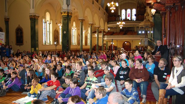 Les jeunes envahissent la cathédrale