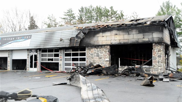 Un incendie détruit un lave-auto à Notre-Dame-des-Prairies