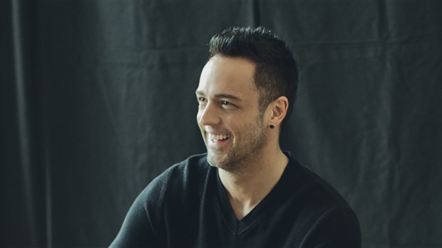 Le chanteur Étienne Drapeau en spectacle à Joliette