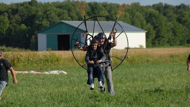 En paramoteur à 87 ans