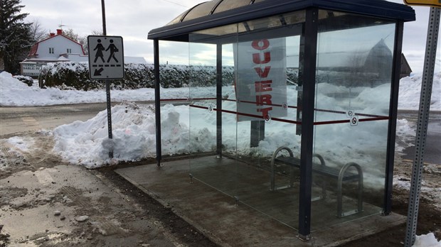 Une citoyenne fait construire un abribus