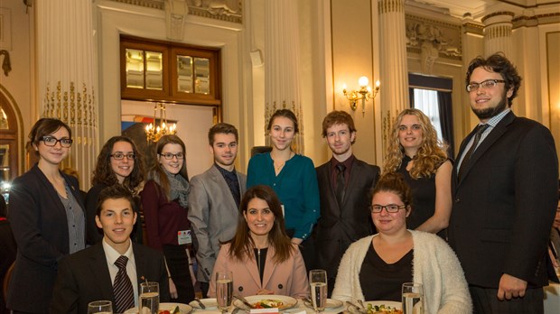 Véronique Hivon rencontre les participants du Forum étudiant