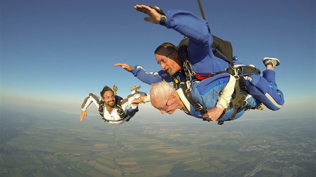 Un record Guiness à l'école de parachutisme Voltige