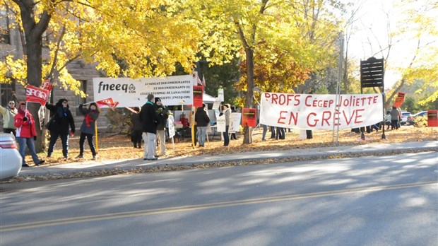 Premier jour de grève des syndicats du front commun