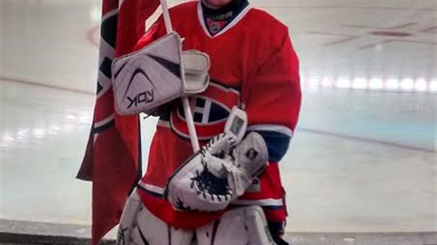 Jérémie Latour porte-drapeau à un match du Canadien