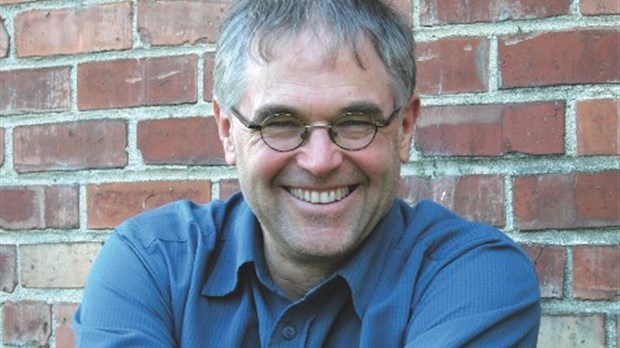 Yves Gagnon présente ses poèmes au CRAPO  