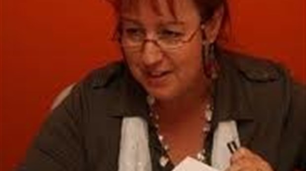 L’auteure Monique Michaud en séance de signature à Joliette