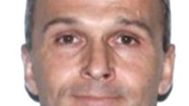 La SQ recherche un homme suspecté de complot et de fraude