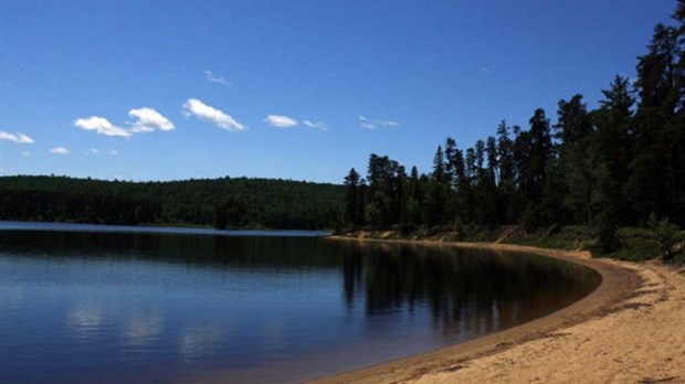 Baignade en eau naturelle : Assurez-vous de la qualité du plan d’eau