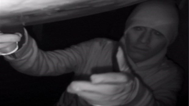 Demande l’aide du public – Suspect à identifier pour une introduction par effraction à Saint-Alexis de Montcalm