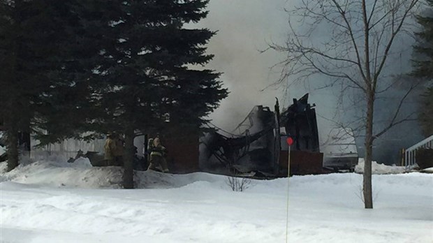 Un garage détruit par un incendie à Notre-Dame-de-Lourdes