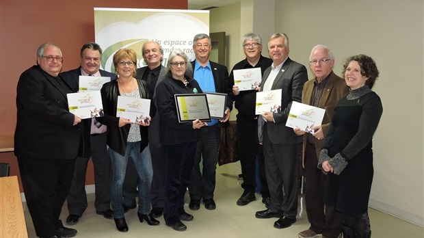 Remise des prix Défi Santé 5/30 Équilibre pour le volet Municipalités et familles 2015