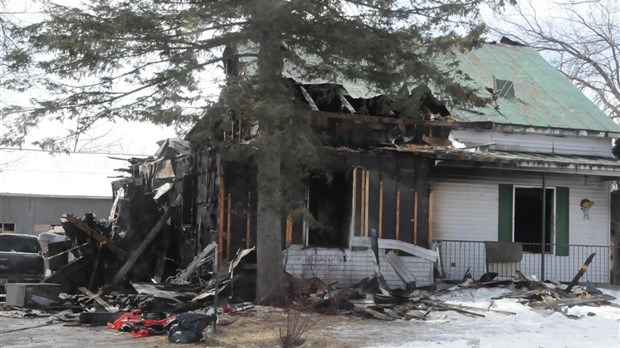 Un incendie détruit une résidence à Notre-Dame-des-Prairies