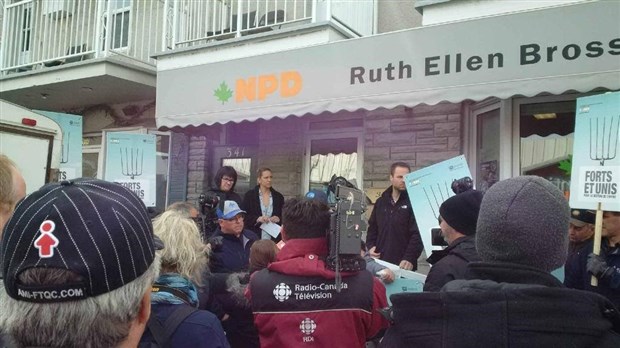 Manifestation des producteurs laitiers pour souligner le travail de Ruth Ellen Brosseau