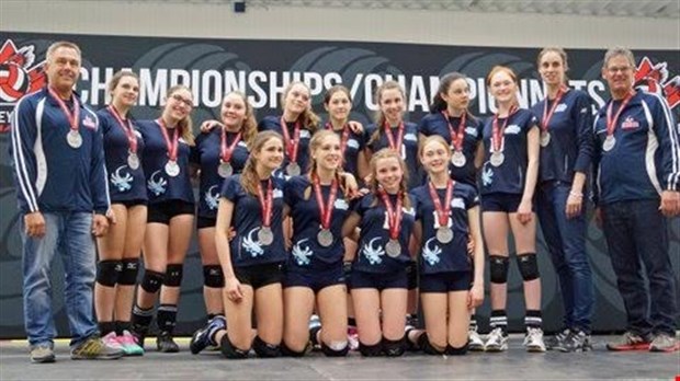Une médaille d'argent au championnat de l'est pour les Libellules benjamines 14U