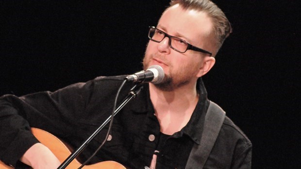 Luc De Larochellière en vedette aux Vendredis acoustiques