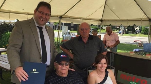 La carrière de Michel Ratelle soulignée par le premier ministre Couillard
