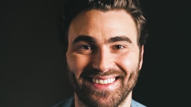 Mise en vente ce jeudi pour le spectacle de l’humoriste Simon Gouache!