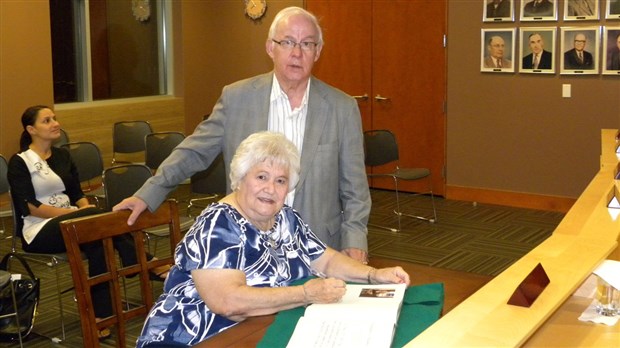 Une citoyenne de Saint-Charles-Borromée reçoit la médaille du lieutenant-gouverneur
