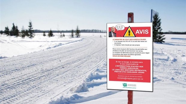 Installation d’affiches sur les sentiers VHR pour dénoncer la réforme au programme de crédit de taxes foncières agricoles