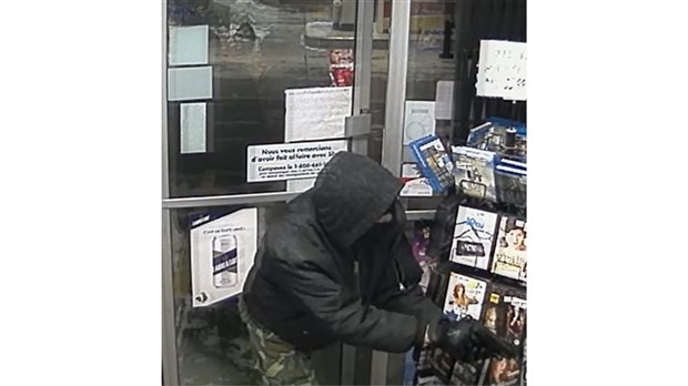 Suspect à identifier pour un vol qualifié dans un dépanneur de Sainte-Marie-Salomé