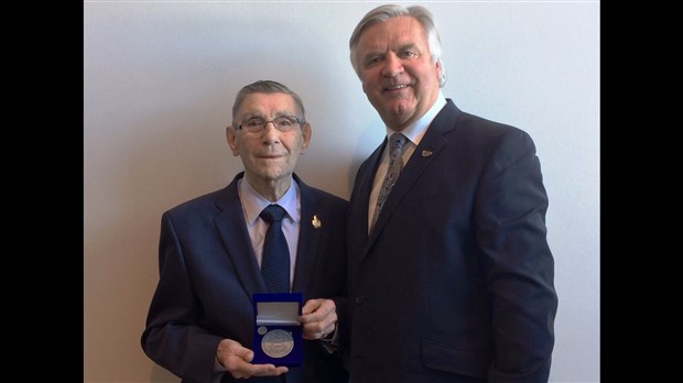 Jacques Lane reçoit la Médaille du Lieutenant-gouverneur du Québec pour les aînés