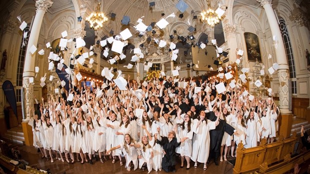 Les élèves de la 67e cohorte du Collège Esther-Blondin reçoivent leur diplôme d’études secondaires honorifique    