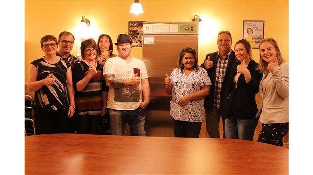 Le Club Optimiste de Sainte-Émélie-de-l’Énergie  offre un chauffe-couvertures  au Centre d’hébergement du Piedmont 