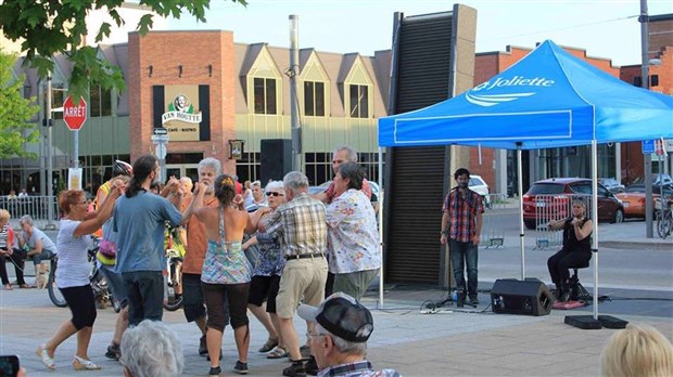 Deuxième veillée de danse estivale au centre-ville de Joliette 
