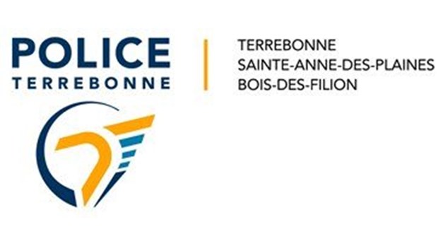 Conduite avec facultés affaiblies: une voiture percute une résidence  