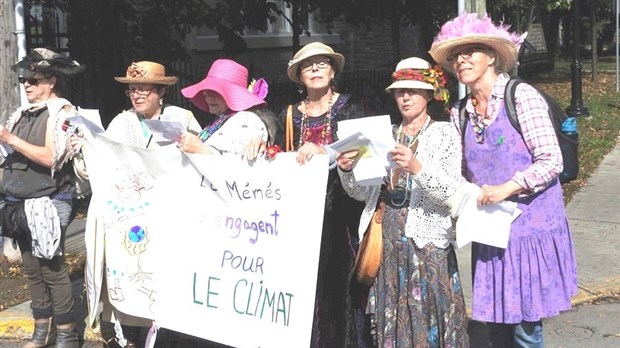 Un Flashmob contre le Vendredi noir, une idée des Mémés pour le climat