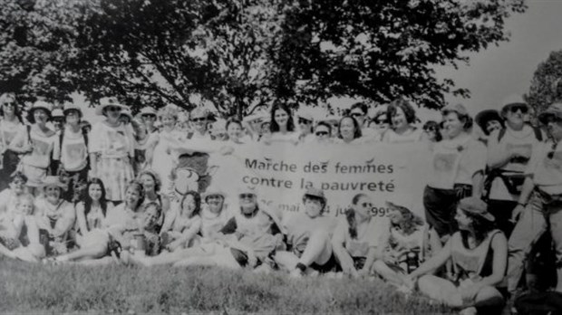 Du Pain Et Des Roses La Tcgfl Souligne Le 25e Anniversaire De La Marche Des Femmes Le Journal De Joliette