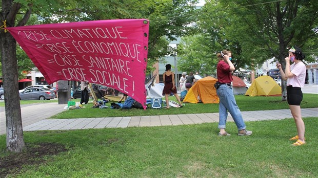 Camp d’occupation de militants écologistes à Place Bourget